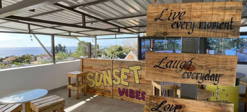 弗利克安弗洛克的宽敞的四床别墅屋顶酒吧(Spacious 4-Bed Villa in Flic en Flac Roof Top Bar)图片