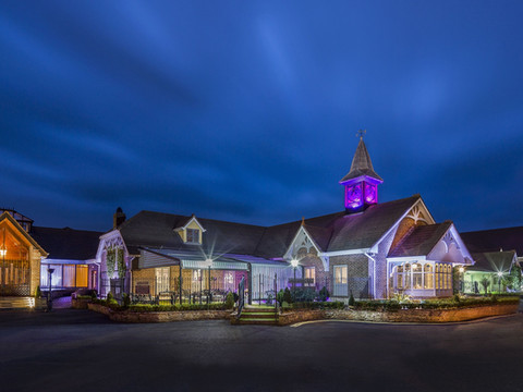 特雷希斯奥克伍德酒店