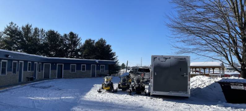 松岭汽车旅馆(Pine Ridge Motel)图片