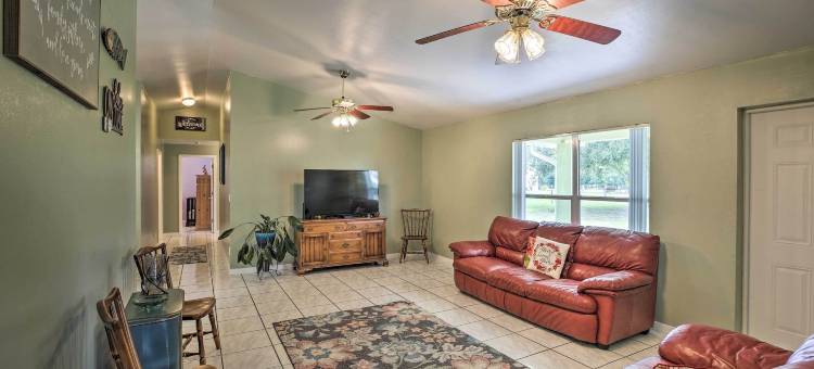 湖泊Okeechobee钓鱼退房，配备火坑!(Lake Okeechobee Fishing Retreat w/ Fire Pit!)图片