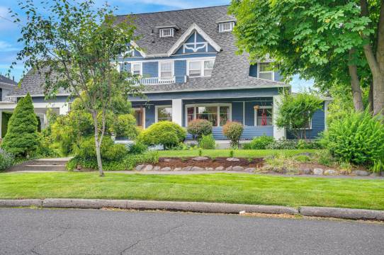 位于葡萄酒乡的家,有院子;步行至市中心!(Wine Country Home with Yard Walk to Downtown!)