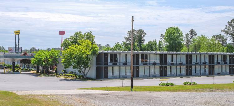 OYO 塞尔玛/史密斯菲尔德 I-95 名人酒店(Masters Inn Selma Smithfield I-95 by OYO)图片