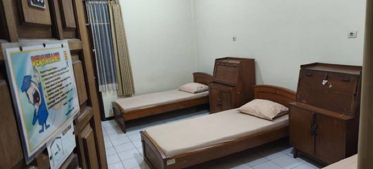 Guest House Eboni Madiun图片