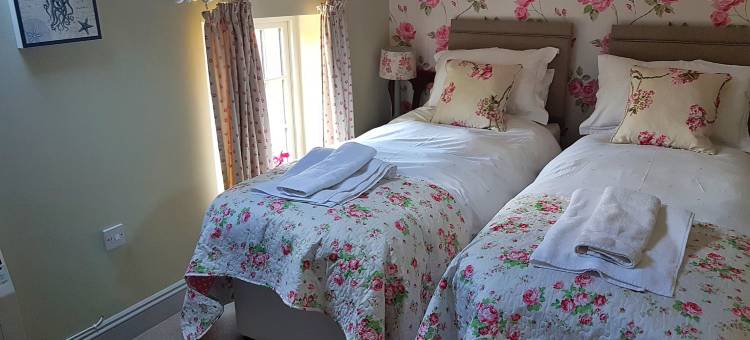 Cottage in UK with Garden & Tennis Court图片