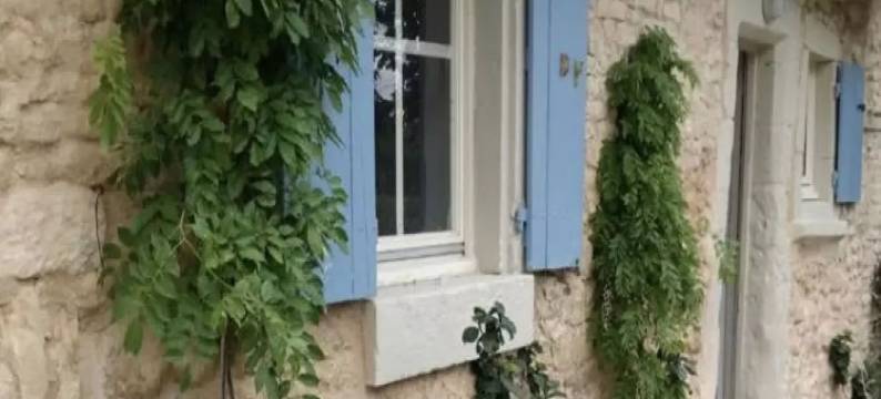 Gites for 2 people at a chateau with a garden图片