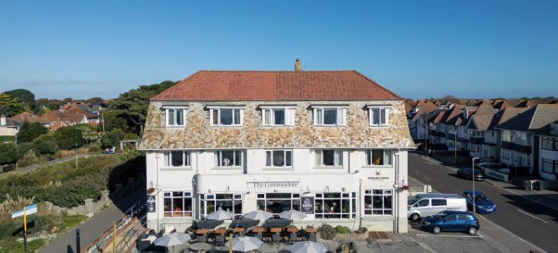 伯恩矛斯科莫多雷酒店 - 格林国王旅馆(Commodore Hotel by Greene King Inns)图片