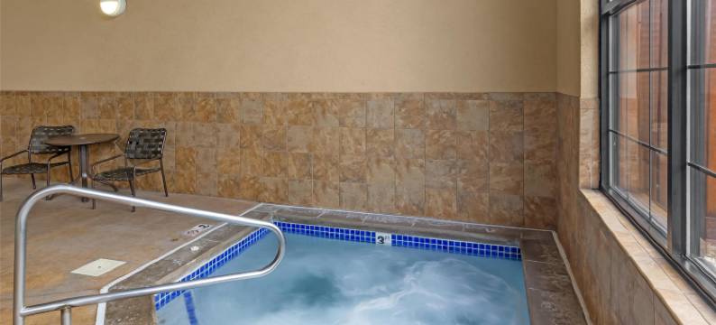 凯利贝斯特韦斯特优质套房酒店(Best Western Plus Kelly Inn  Suites)图片