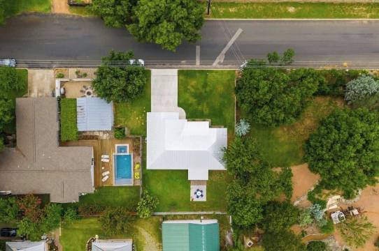 距市中心3街的豪华家园配有火坑(Luxury Home 3Blck from Main St with FirePit)