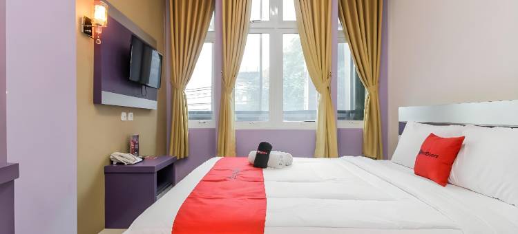 红门Plus酒店-近斯塔逊贝卡斯(RedDoorz Plus Near Stasiun Bekasi)图片