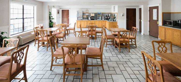 奥本红狮套房酒店(Red Lion Inn & Suites Auburn)图片