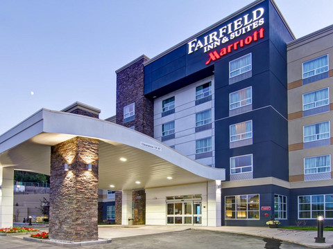 坎卢普斯万枫套房酒店