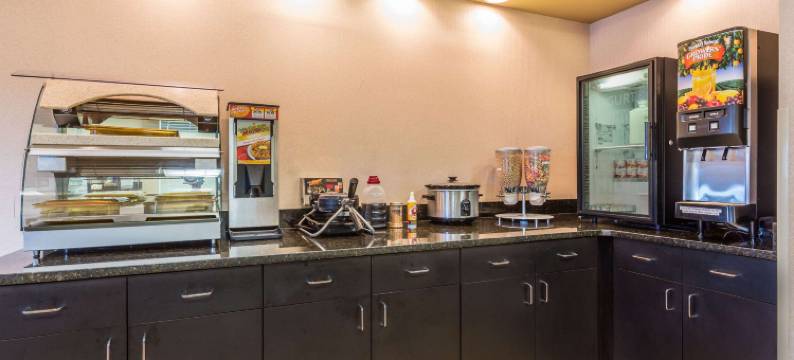 柯莉亚呗盟套房酒店(Baymont by Wyndham Cornelia)图片