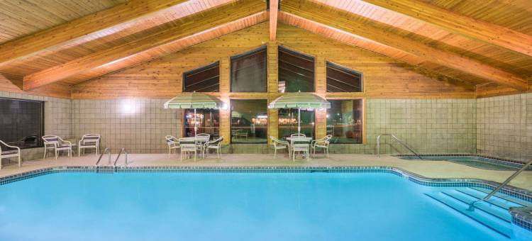 巴克斯特布雷纳德区戴斯套房酒店(Days Inn & Suites by Wyndham Baxter Brainerd Area)图片