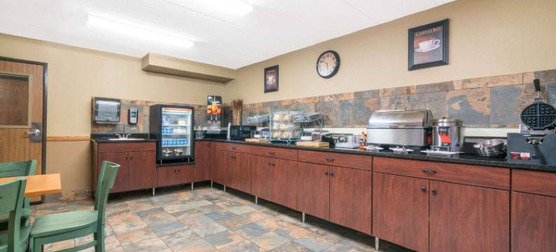 巴克斯特布雷纳德区戴斯套房酒店(Days Inn & Suites by Wyndham Baxter Brainerd Area)图片