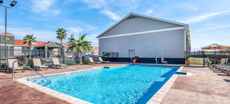 圣安东尼奥布鲁克斯城市基地拉昆塔温德姆酒店(La Quinta Inn by Wyndham San Antonio Brooks City Base)图片