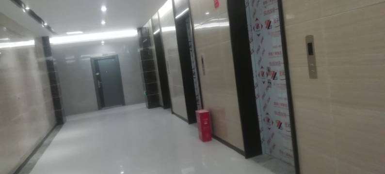 观音桥轻轨站步行街民宿(复兴路分店)图片