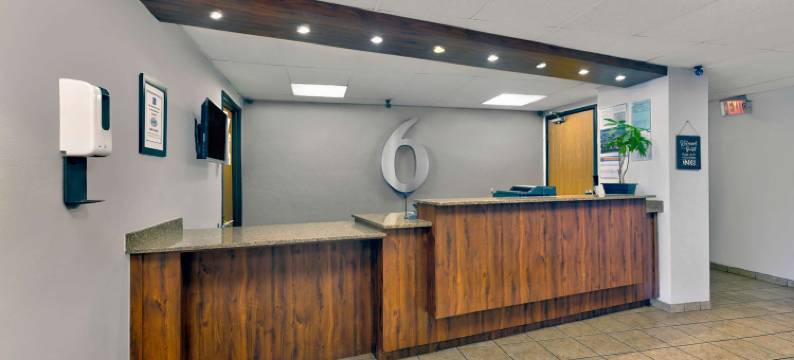 橡树溪6号汽车旅馆(Motel 6 Oak Creek, WI)图片