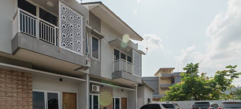 红多兹酒店@巨港惹兰德曼勒巴拉亚(RedDoorz @ Jalan Demang Lebar Raya Palembang)图片