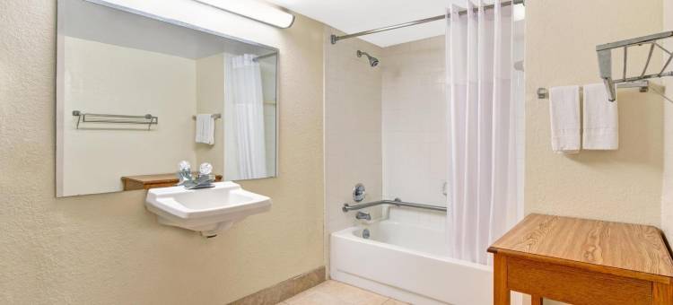 夏洛特北湖戴斯酒店(Days Inn by Wyndham Charlotte Northlake)图片