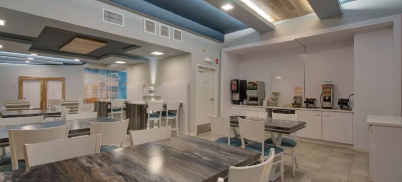 坦帕-布兰登凯隆波因特酒店 - 近展览中心和娱乐场(Clarion Pointe Tampa-Brandon Near Fairgrounds and Casino)图片