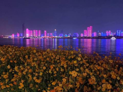 六月江景酒店(武汉绿地国际金融城武昌江滩店)图片