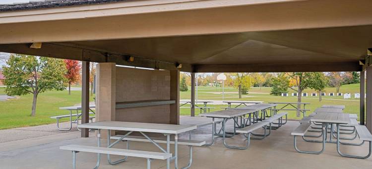 马歇尔速8酒店(Super 8 by Wyndham Marshall MN)图片