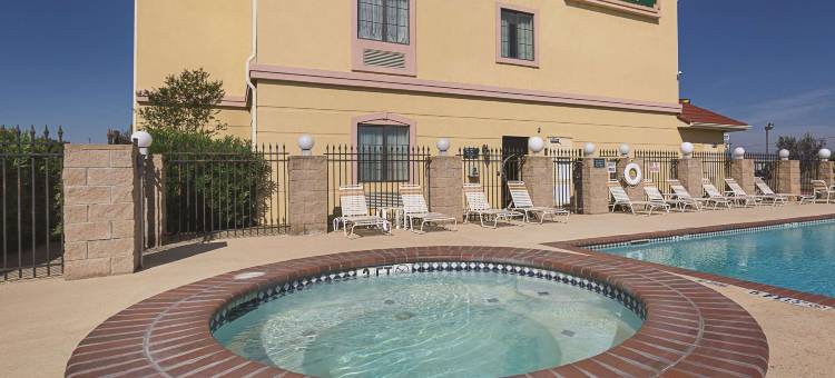 阿尔瓦拉多拉昆塔温德姆套房酒店(La Quinta Inn & Suites by Wyndham Alvarado)图片