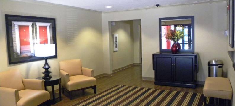 休斯顿北 I-45 郊区套房酒店(Suburban Studios Houston North I-45)图片