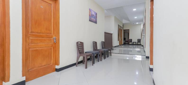 巴都苏普拉特曼WR红多兹酒店(RedDoorz at WR Supratman Batu)图片