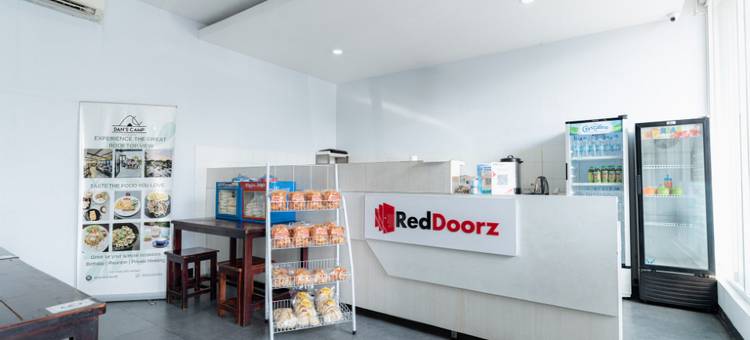 RedDoorz靠近Lippo Mall Puri(RedDoorz Near Puri Indah Lippo Mall 2)图片