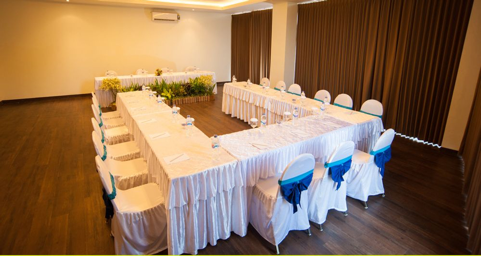 Idoop Hotel by PrasanthiOver view