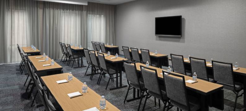 罗利北/三角镇中心万怡酒店(Courtyard Raleigh North/Triangle Town Center)图片