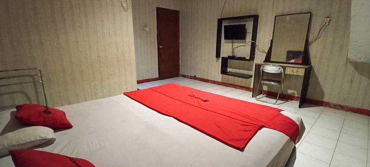 RedDoorz Near Sam Ratulangi图片