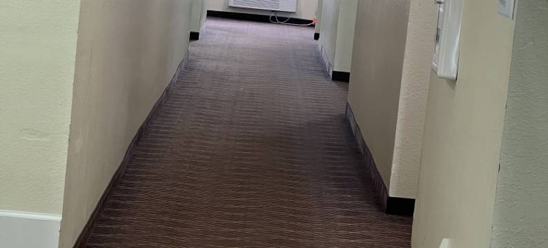 劳伦斯堡呗盟套房酒店(Baymont by Wyndham Lawrenceburg)图片