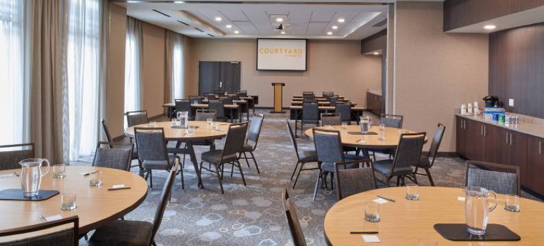 佩托斯基万豪万怡酒店(Courtyard Petoskey at Victories Square)图片