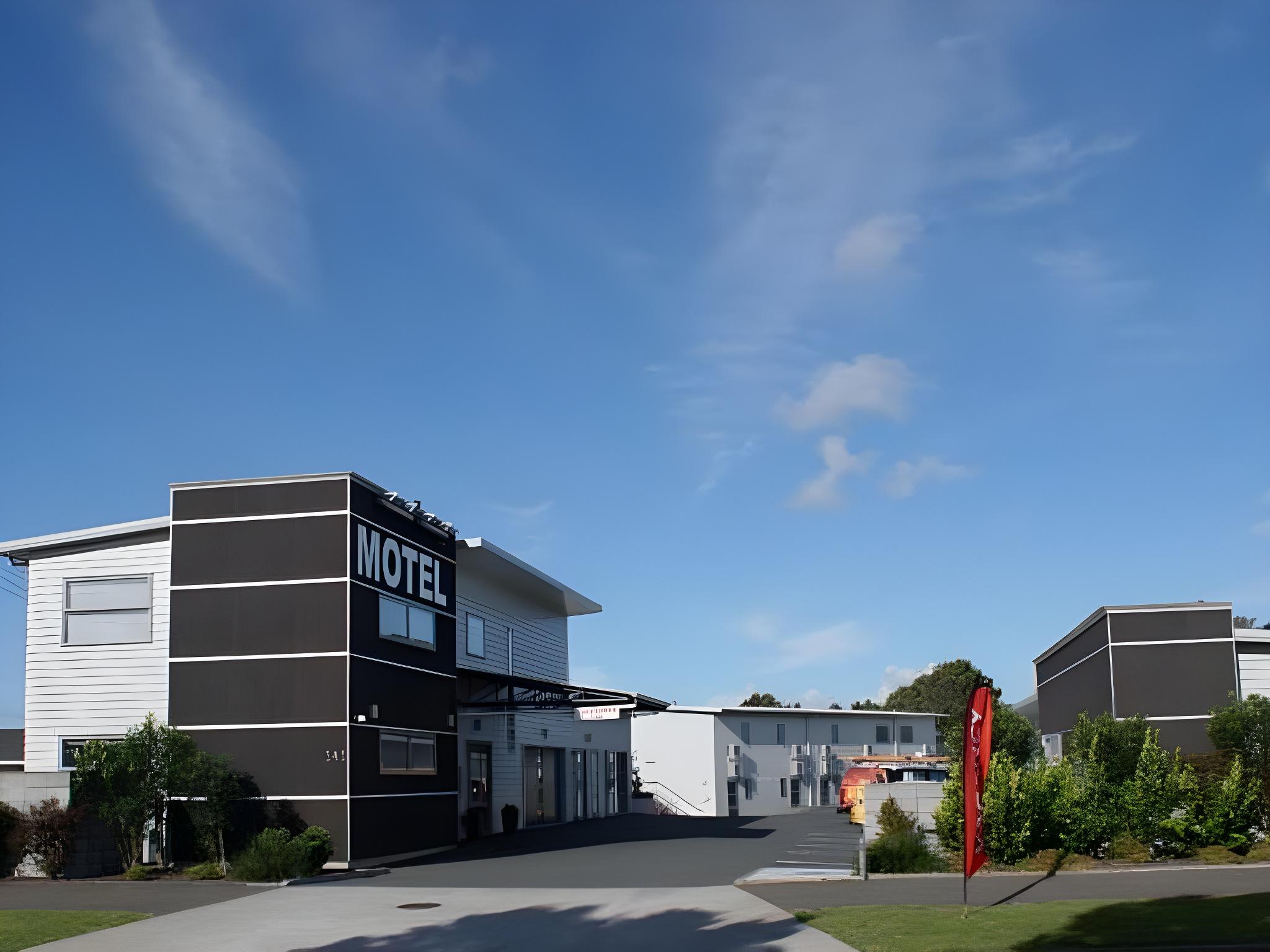 Pukekura Motor Lodge Over view