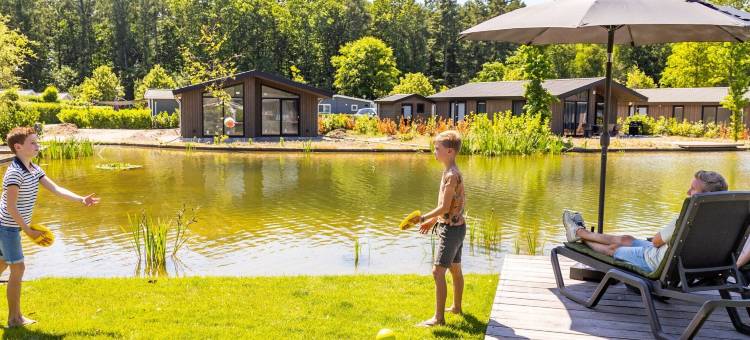 带桑拿的池塘小木屋(Chalet by Pond with Sauna)图片