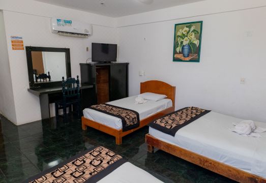 Hotel Las Palmas Cancún Centro Hotel Overview