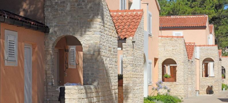 扎顿度假村的公寓带泳池(Apartments in Zaton Holiday Resort with Pool)图片