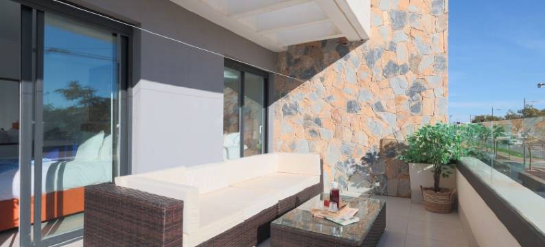 四卧别墅 - 可住8人 - 带泳池 - 花园 - 停车位(4 Bed Villa - Sleeps 8 - Pool - Garden - Parking)图片