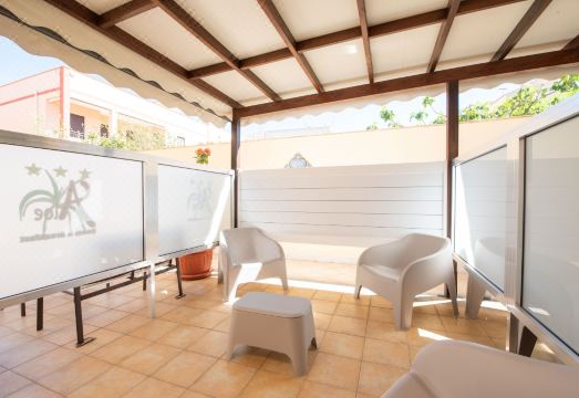 Room and Breakfast Aloe Hotel Overview