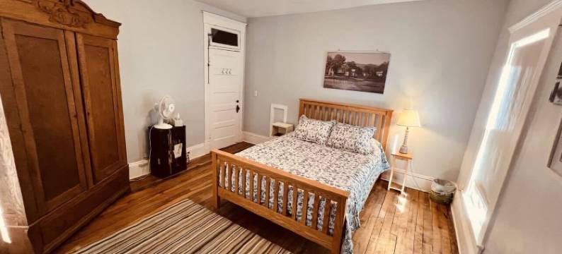 劳雷尔河俱乐部床和早餐(Laurel River Club Bed & Breakfast or Lrcbnb)图片