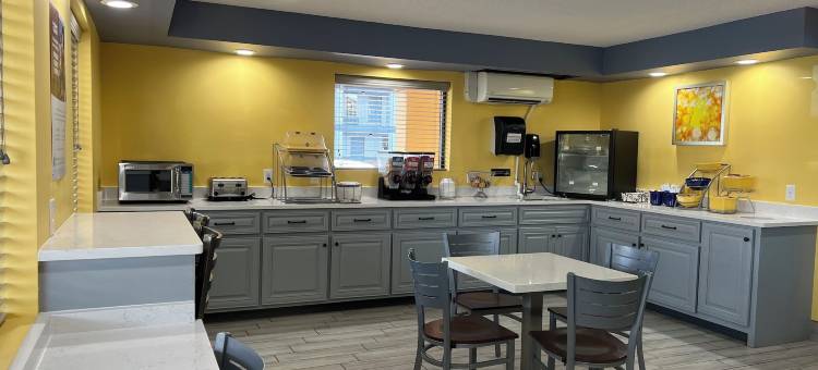 华纳罗宾斯戴斯套房酒店-近罗宾斯空军基地(Days Inn & Suites by Wyndham Warner Robins Near Robins AFB)图片