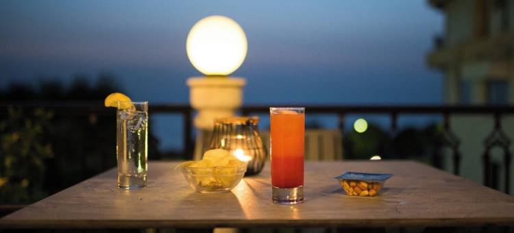 优雅海滩酒店(Elegant Beach Hotel)图片