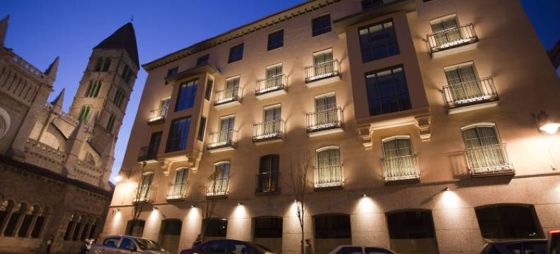 巴利亚多里德尼克塞斯套房酒店(Nexus Valladolid Suites & Hotel)图片