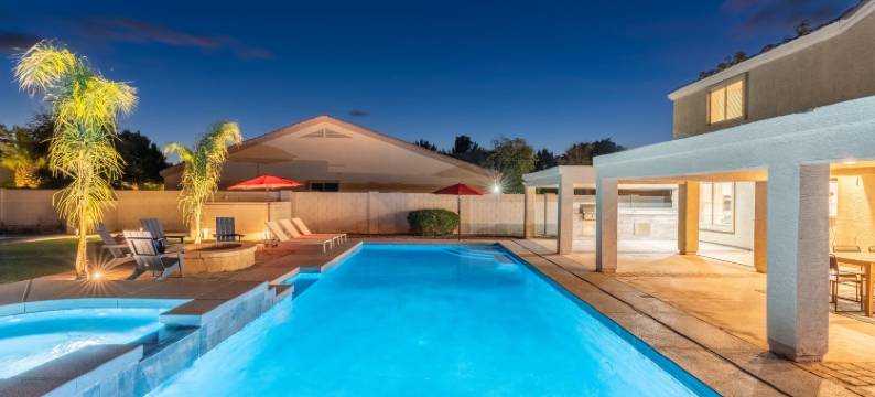 Luxury Backyard Oasis with Game Room and Private Gym - Stunning Retreat图片