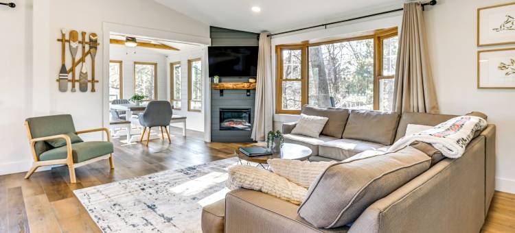 船坞、热水浴缸和甲板：尼库萨湖畔之家(Boat Dock, Hot Tub & Deck: Lakefront Nekoosa Home!)图片