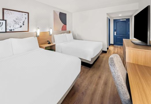 Spark by Hilton WoodbridgeHotel Overview