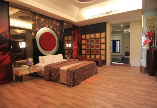 Romantic Code Art Motel Hotel Overview