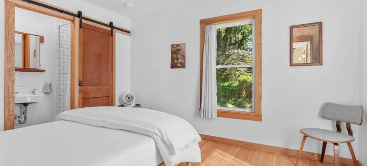 Charming Cottage with Scenic Trails - Cozy Summer Escape图片